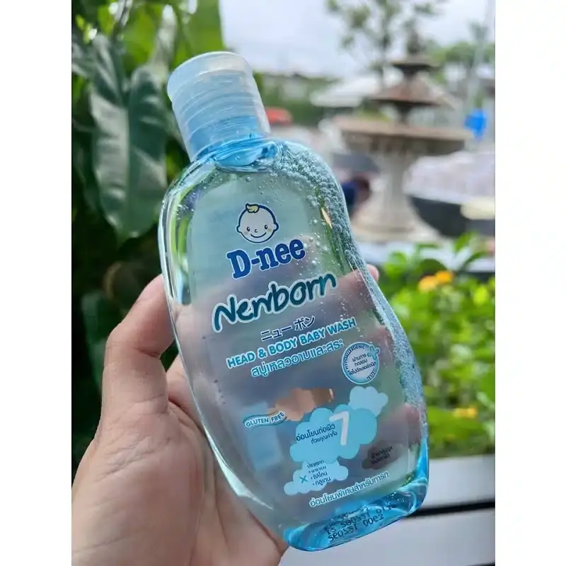 Close-up of D Nee New Born Shower Gel 200ml's dark blue flip-top cap and label. - thumbnail