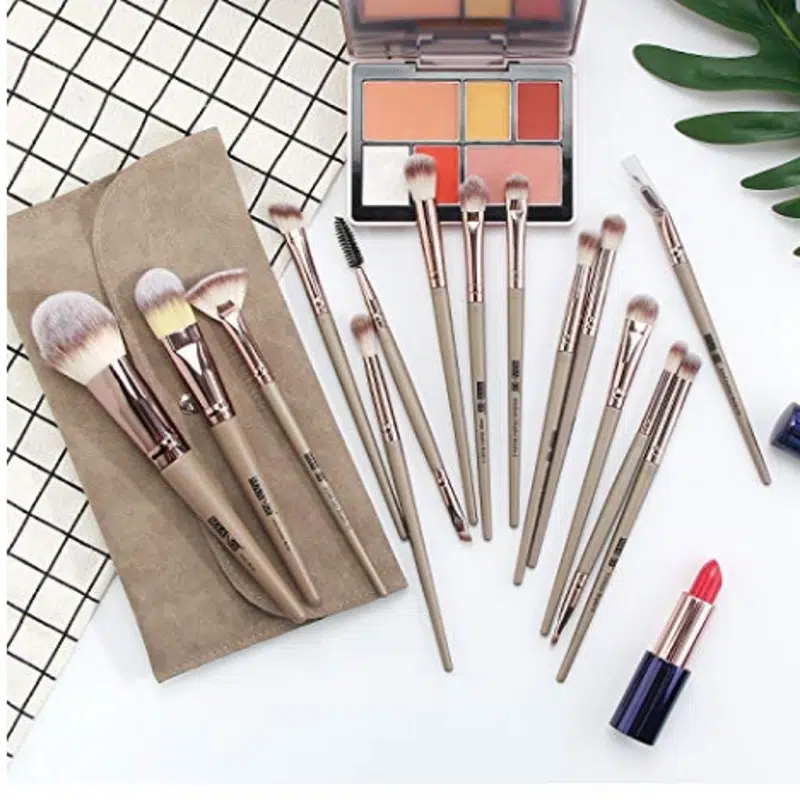 Maange professional 15-piece makeup brush set featuring black handles, silver ferrules, and soft synthetic bristles.