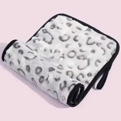 Two Maange soft pink face cleansing towels, neatly rolled and stacked on a clean white background.
