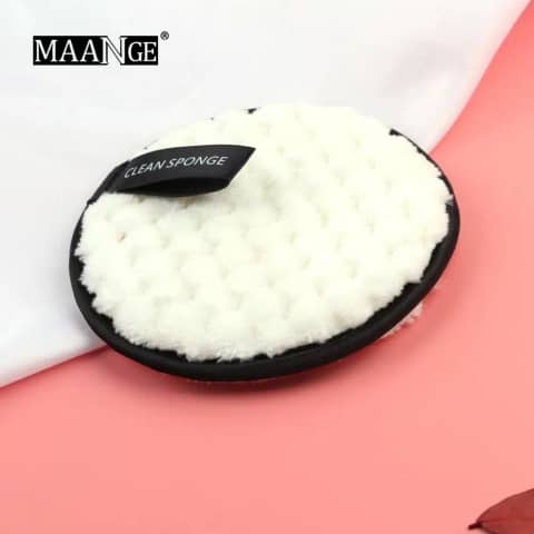 Maange white oval makeup remover sponge, soft and reusable, displayed clearly.