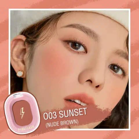 Pink Flash Chic In Cheek Pigmented Blush 003 compact, closed with clear lid showing soft peachy blush.