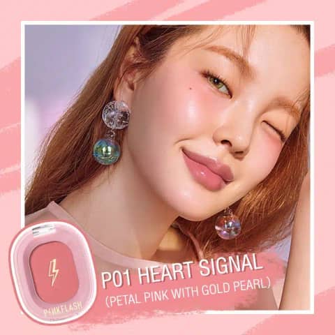 Pink Flash Chic In Cheek Pigmented Blush P01 in clear compact packaging, showing the peachy-pink shade.