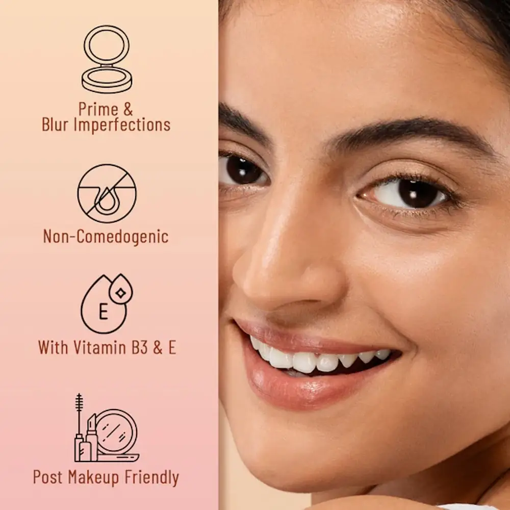 Hand applying Swiss Beauty Matte & Blur Gel Compact Prep + Prime to clean skin. - thumbnail